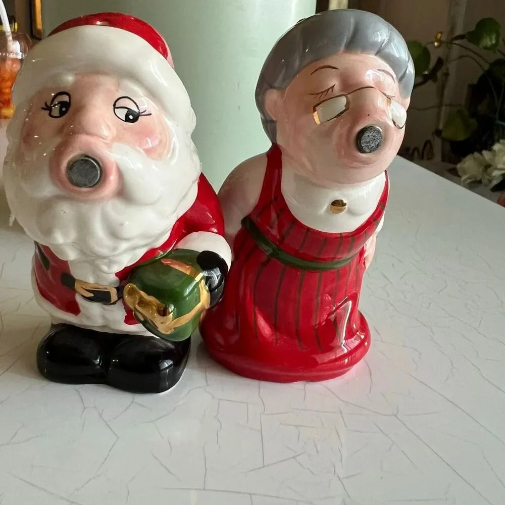 Ceramic Multicolor Santa And Mrs Claus Kissing Salt & Pepper Shaker Set